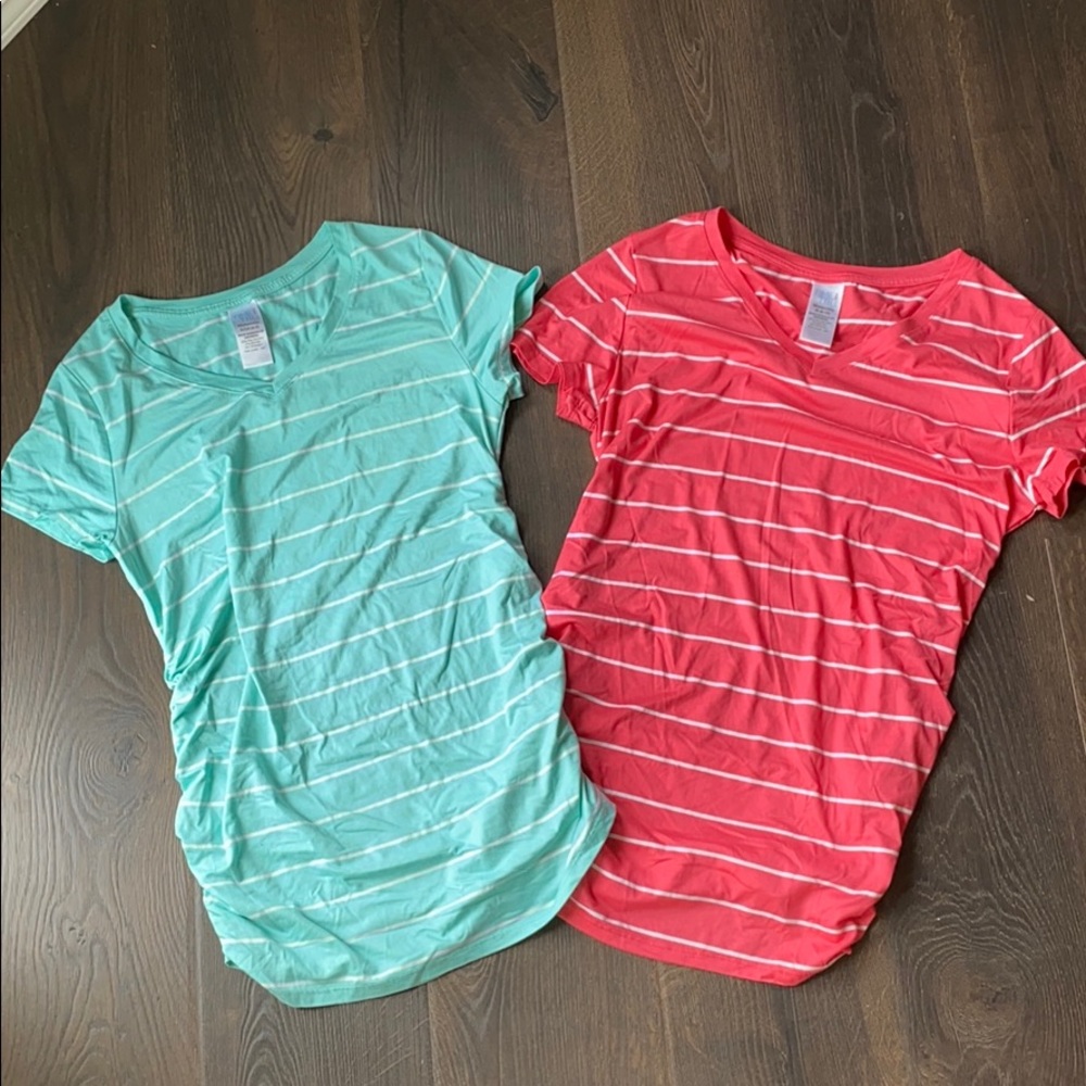 V-Neck MATERNITY t-shirt